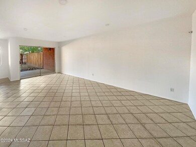 712 W Limberlost Dr unit 56, Tucson, AZ 85705 - photo 3