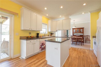 Open and Bright sunny Kitchen!