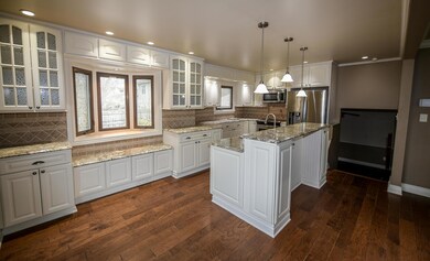 Granite Kitchen: 13'x19'