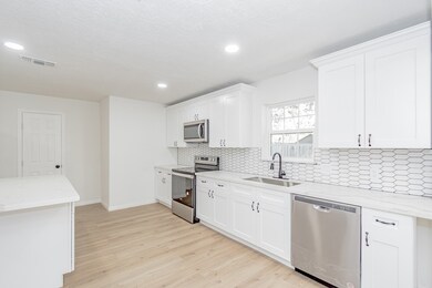 611 Briarwilde Ct, Alvin, TX 77511 - photo 6