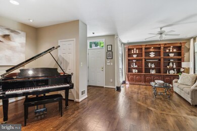 11451 Hollow Timber Ct, Reston, VA 20194 - photo 4
