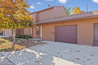 2113 Sunview Dr, Champaign, IL 61821 - photo 2