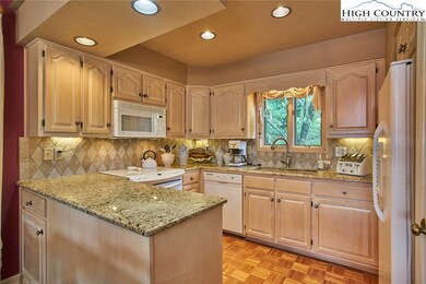 234 Stringfellow Ln, Blowing Rock, NC 28605 - photo 5