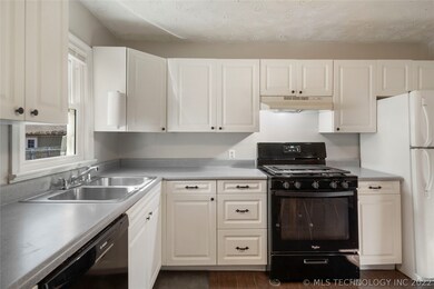 217 W 6th St, Claremore, OK 74017 - photo 4