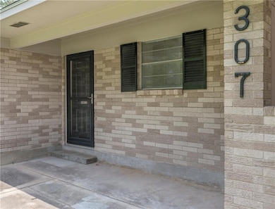 307 Holiday Cir, Pineville, LA 71360 - photo 3