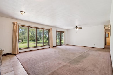 2556 Logan Ave, Waterloo, IA 50703 - photo 3