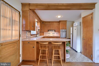 1141 Locust St, Columbia, PA 17512 - photo 4