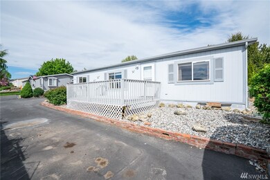 1748 S Kent Plaza, East Wenatchee, WA 98802 - photo 4