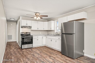 231 Myrtle Ave, Crossville, TN 38555 - photo 5