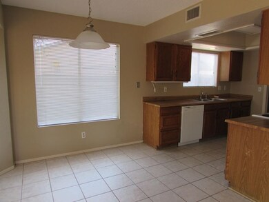 Kitchen & Dining