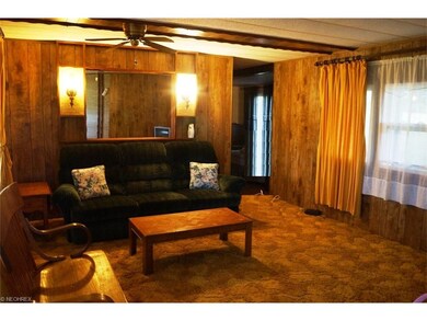 LARGE FAMILY ROOM