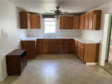 192 Stenzil St, North Tonawanda, NY 14120 - photo 4