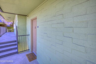 6 Exterior photo f