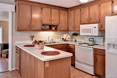 Nice Large Eat-In Kitchen