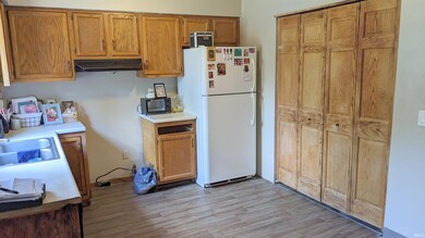 228 Columbian Ave, Bluffton, IN 46714 - photo 4