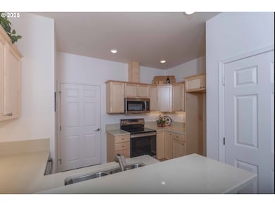 1577 37th St, Florence, OR 97439 - photo 6