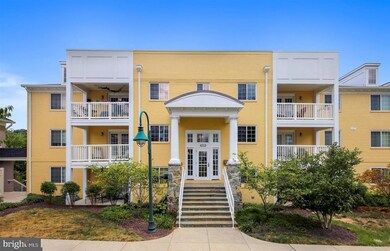 4113 S Four Mile Run Dr unit 302, Arlington, VA 22204 - photo 2