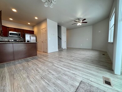 5809 Victoria Ave unit H, Williston, ND 58801 - photo 7