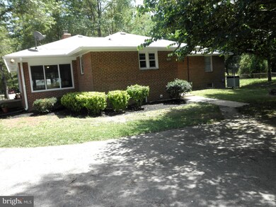 14806 Dunbarton Dr, Upper Marlboro, MD 20772 - photo 2