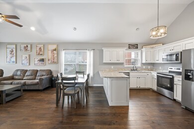 802 Sevier St, Shelbyville, TN 37160 - photo 5