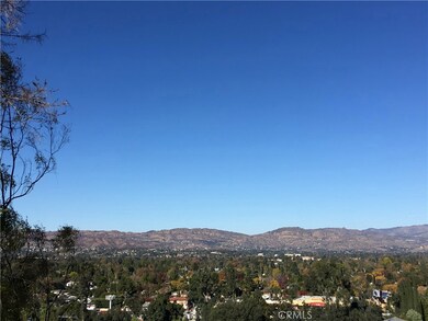 22621 Macfarlane Dr, Woodland Hills, CA 91364 - photo 2