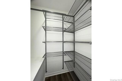 20 Westgate Dr unit No15, Bohemia, NY 11716 - photo 4