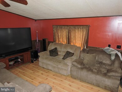 81 Melbourne Ct, Bunker Hill, WV 25413 - photo 3