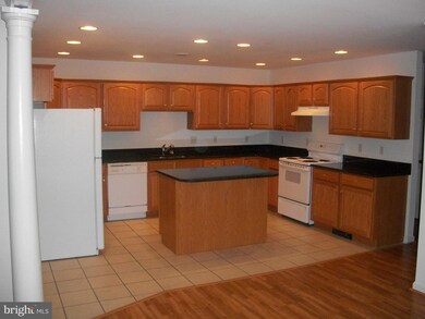 14054 Sweet Vale Dr, Hagerstown, MD 21742 - photo 4