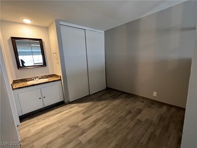 4600 University Center Dr unit 137 B, Las Vegas, NV 89119 - photo 3