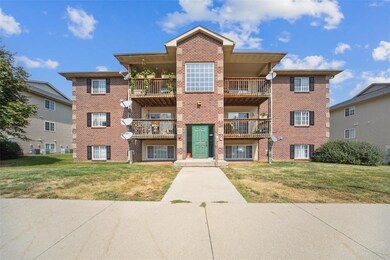 5916 Sutton Place unit 1, Urbandale, IA 50322 - photo 2
