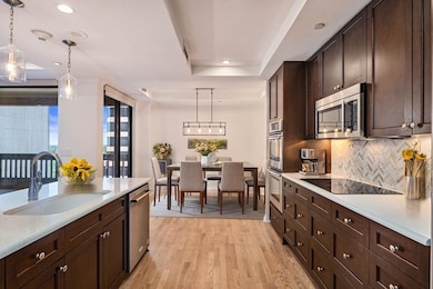 Wonderful kitchen and dining area. Counter seating too!