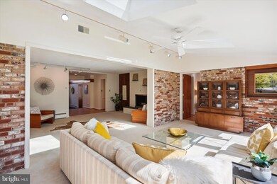 10427 Windsor View Dr, Potomac, MD 20854 - photo 7