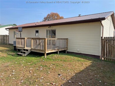 130 Timberlake Cir, Scott Depot, WV 25560 - photo 3