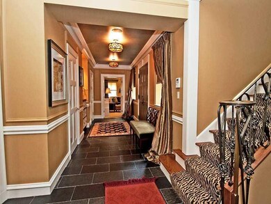 Entry/Foyer.