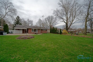 BACK YARD/REAR VIEW