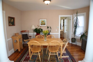 Dining to Kitchen