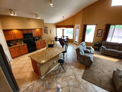 3139ERunawaybaykitchenfamilyrooms