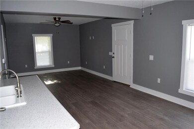 609 N 2nd Ave W, Newton, IA 50208 - photo 4