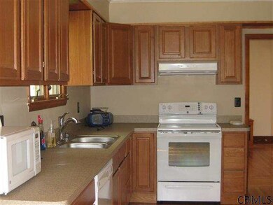 7 Seward St, Saratoga Springs, NY 12866 - photo 4