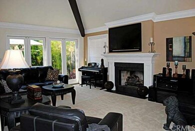 Beautiful living room with vaulted ceiling and coz