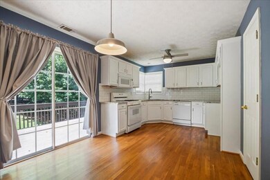 Kitchen & Dining Area