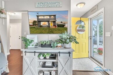 2205 Dahlia Cir, Toledo, OH 43611 - photo 4