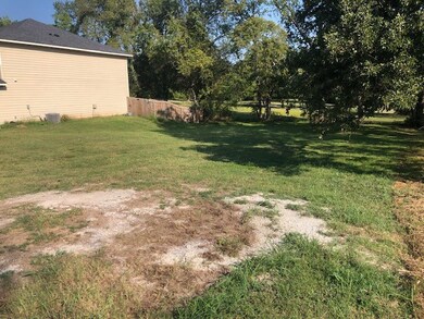 812 S 6th St, Bonham, TX 75418 - photo 5