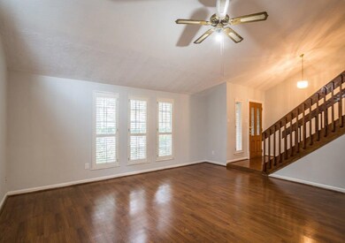 8135 Split Oak Dr, Houston, TX 77040 - photo 5