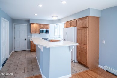 200 Hampshire Dr, Mount Cobb, PA 18436 - photo 6