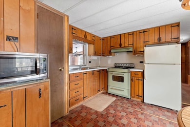 8 Stoney Brook Rd, New London, NH 03257 - photo 5