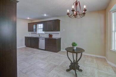 Kitchen/ Dining combo