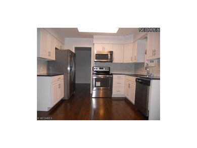 Gorgeous New eat-kitchen with granite counters, ti