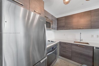 Centro unit 3403, Miami, FL 33131 - photo 6