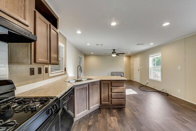 2409 Creekview Dr, Granbury, TX 76048 - photo 5